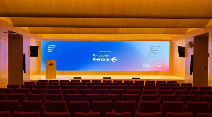 Fotografía del salón de actos y auditorio